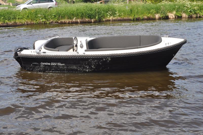 Corsiva  520    Te koop bij Bomert watersport Giethoorn